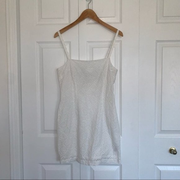Urban Outfitters Mini Dress Women’s Size Medium White Eyelet Cutout Lightweight - Picture 2 of 10